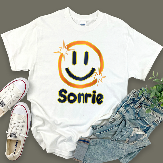 Casual Graphic Top - "Sonrie" T-Shirt
