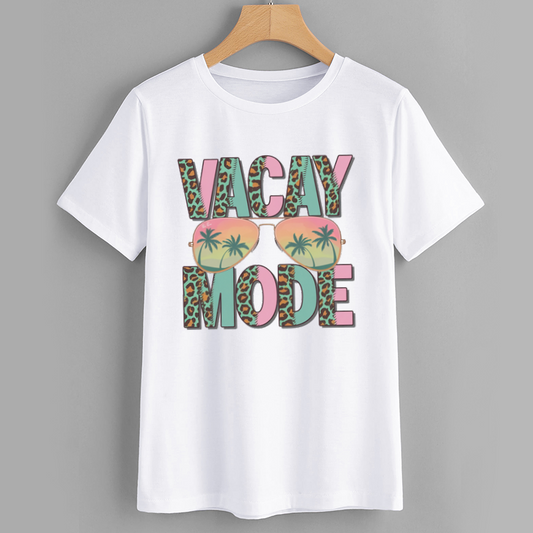 Trendy Vacay Mode Graphic T-Shirt